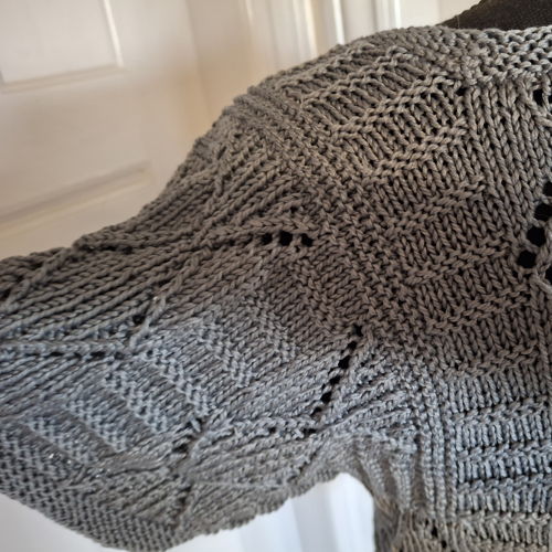 NAOMI, a cotton jumper in lace/aran pattern for ladies