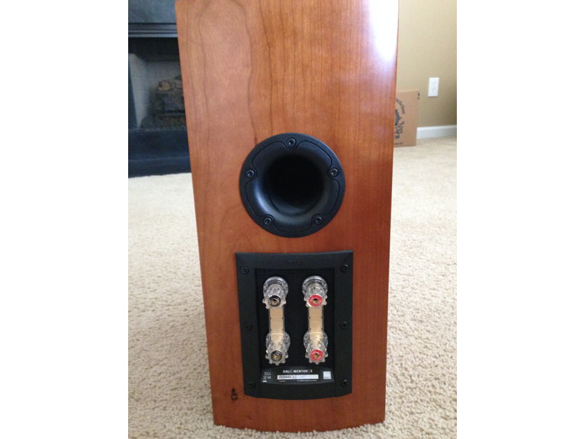 Dali Loudspeakers Mentor 2 Cherry Finish, Mint Condition!