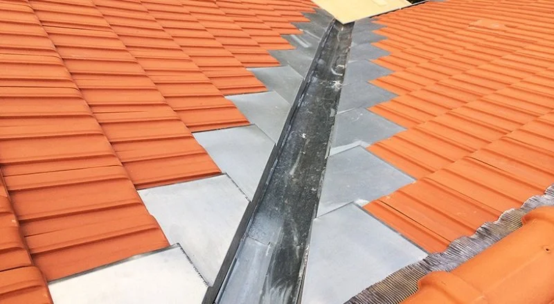 Rénovation d’une toiture en tuiles de Marseille sur une villa à La Turbie — photo 20 sur 28 — CEG TOITURE