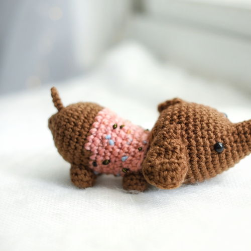Pebbles de Teckel Hond - Amigurumi Haakpatroon [Engels PDF]