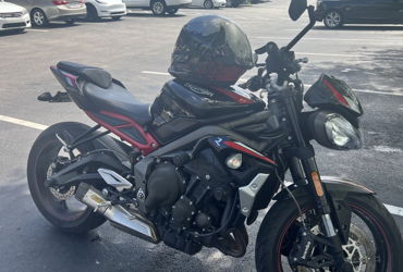 2021 TRIUMPH STREET TRIPLE R LOW motorcycle for rent near Coral Springs, FL