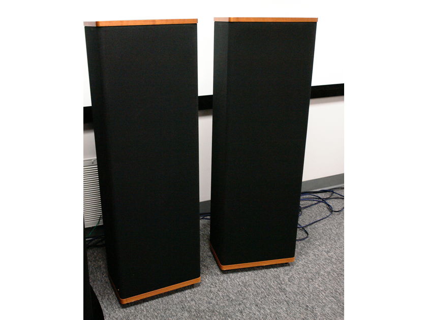 Vandersteen 3 Excellent pair floor standing audiophile speakers