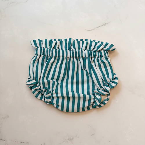 Bloomer broderie anglais bébé blanc en coton certifié OEKO-TEX, confortable et stylé, parfait sur une couche ou avec des collants, fabriqué au Portugal