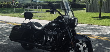 2023 HARLEY-DAVIDSON ROAD KING SPECIAL motorcycle for rent near Palm Beach Gardens, FL