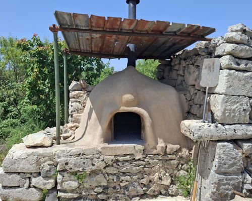 Corsi di cucina Noto: Impasta, farcisci e gusta la pizza nel forno a legna di casa