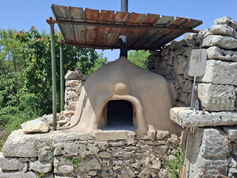Cooking classes Noto: Knead, Top & Taste Pizza in the Home Wood-Fired Oven