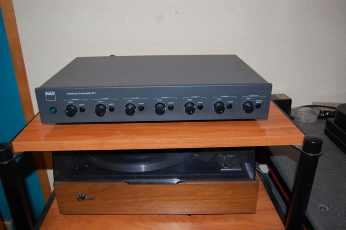 NAD Distribution Preamplifier  911