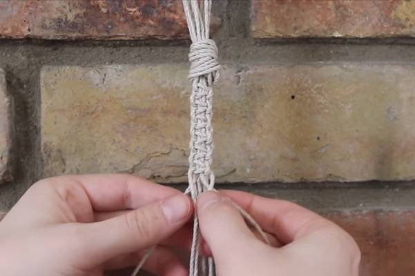 macrame plant hanger DIY image 3