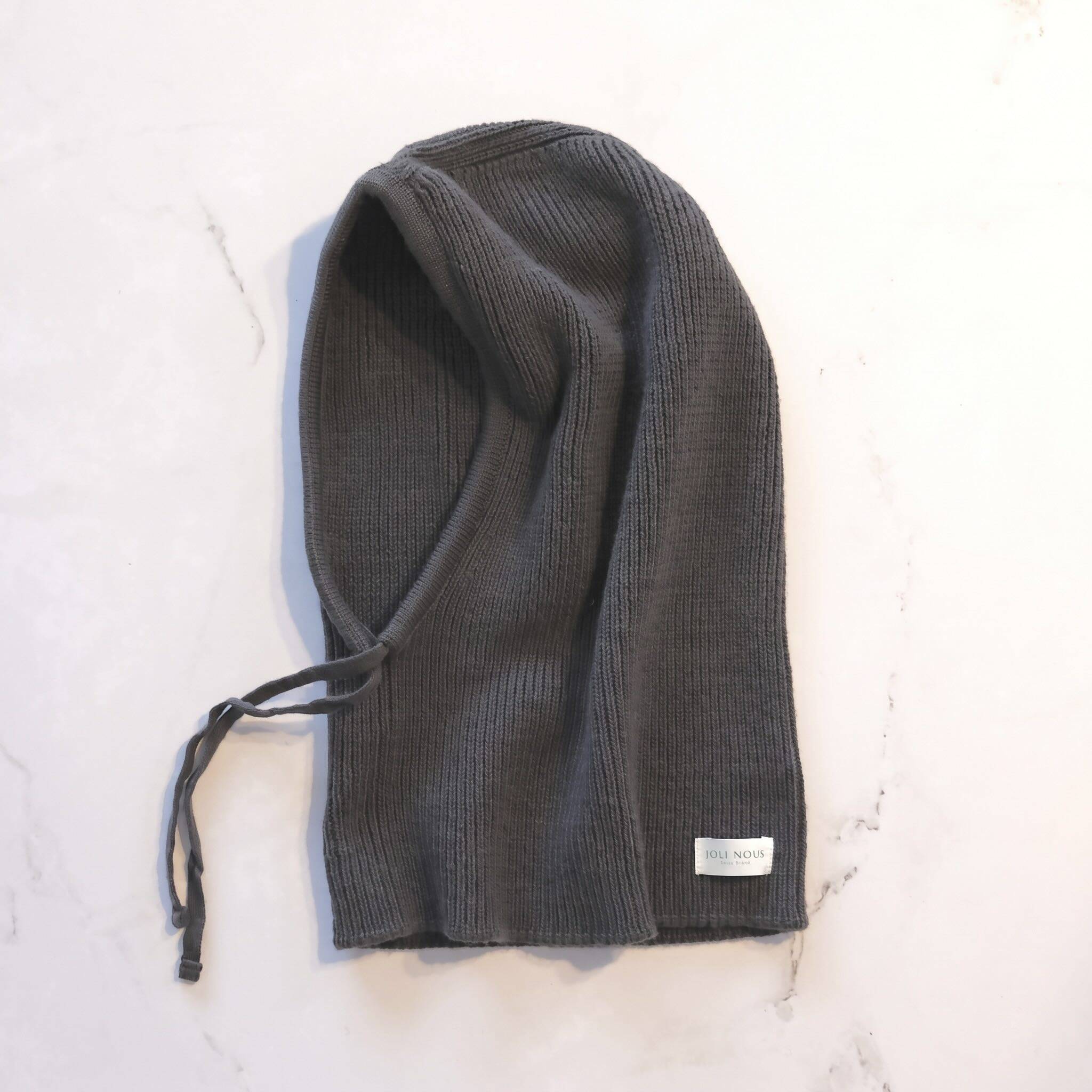 lange xl personnalisable broderie prénom bleu blanc ciel élégant de la marque suisse Joli Nous, un accessoire premium pour bébé, alliant design raffiné et qualité exceptionnelle