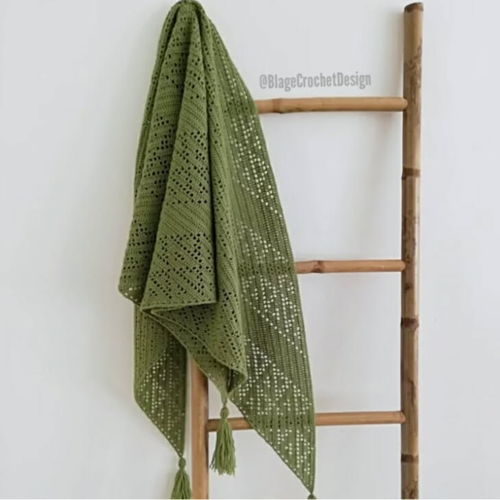 "It's all about Triangle" shawl