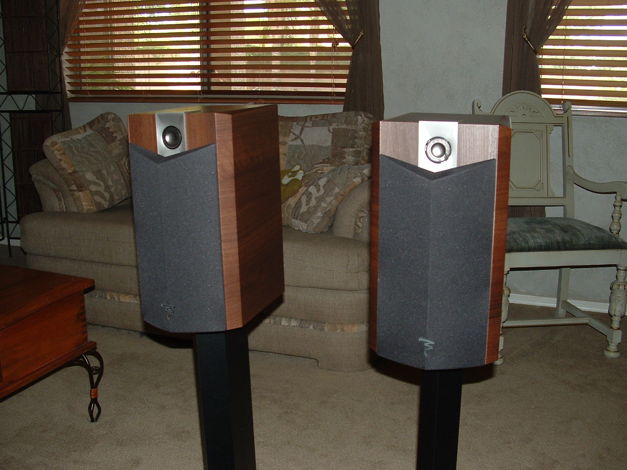 Focal 706V Like new with stands.