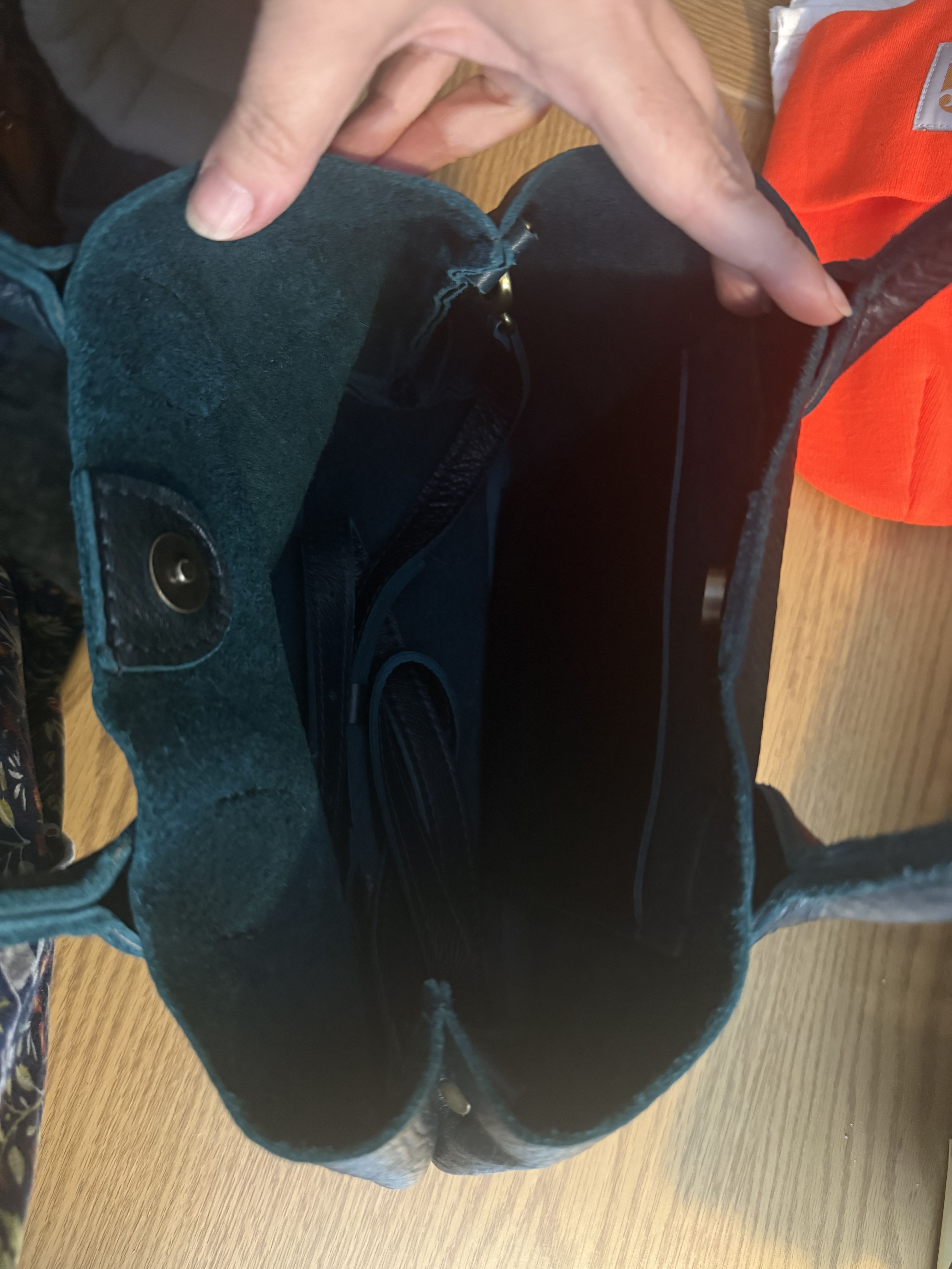 Raindrop Crossbody Bag - $120.00 | Portland Leather Resale Marketplace
