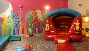 ritterland indoor hüpfburg