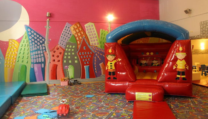 ritterland indoor hüpfburg