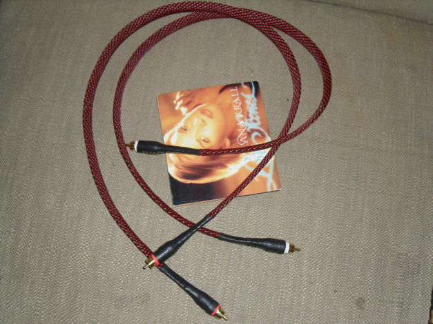 AMADI CABLES. Barb Master  3ft Gold RCA