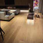 Ξύλινα πατώματα υψηλής αισθητικής και αντοχής από την xilinapatomata.gr Τοποθέτηση ξύλινου πατώματος σε σύγχρονη κατοικία από την xilinapatomata.gr