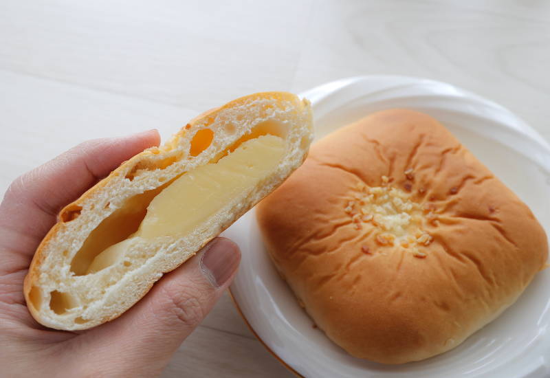 クリームパンとは