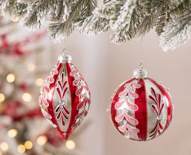 outdoor decoration nutcrackers with wreath and candy cane