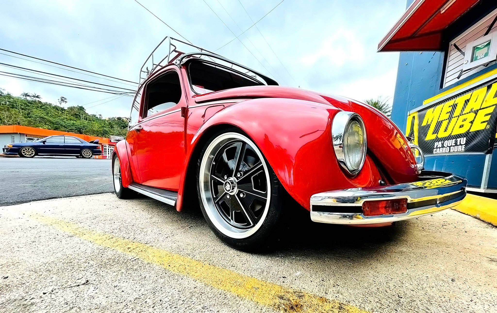 red volkswagen beetle on black milled edge klassik rader 914 wheels