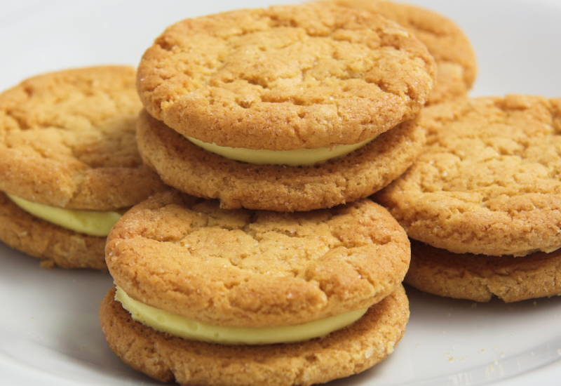 ビスキュイ ビスケット 違い