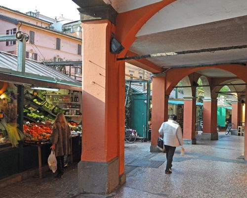 Tour enogastronomici Bologna: Alla scoperta dei sapori di Piazza Aldrovandi