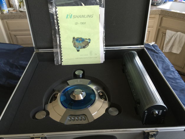 Shanling Audio CD-T300 LE Player in hardshell case