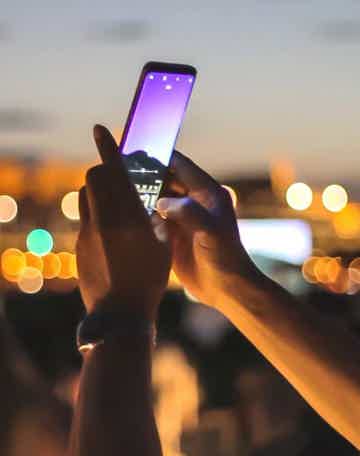 Take photos of illuminated landmarks