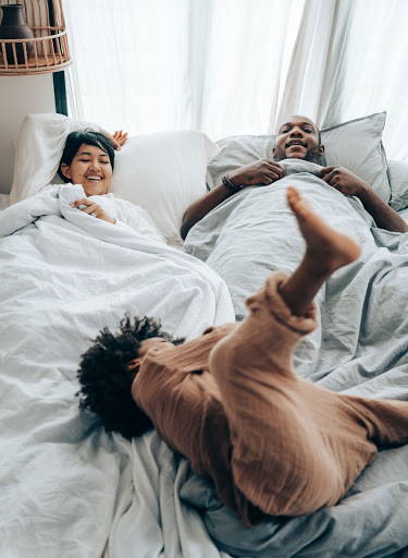 A family in bed - Photo by Ketut Subiyanto from Pexels