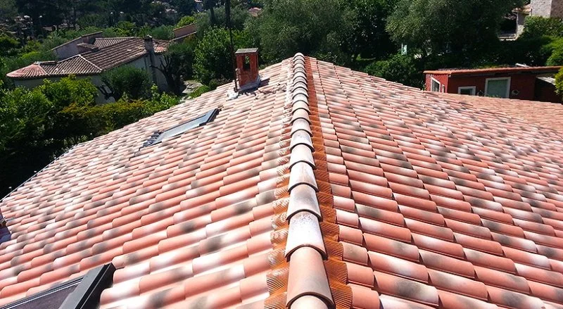 Rénovation de la couverture en tuiles romanes d’une villa à Mougins — photo 3 sur 24 — CEG TOITURE