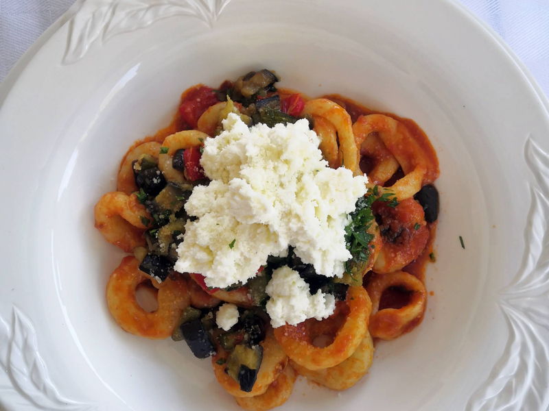 Cooking classes Montesilvano Marina: Abruzzese Cuisine: Anellini alla Pecorara and Cannoli