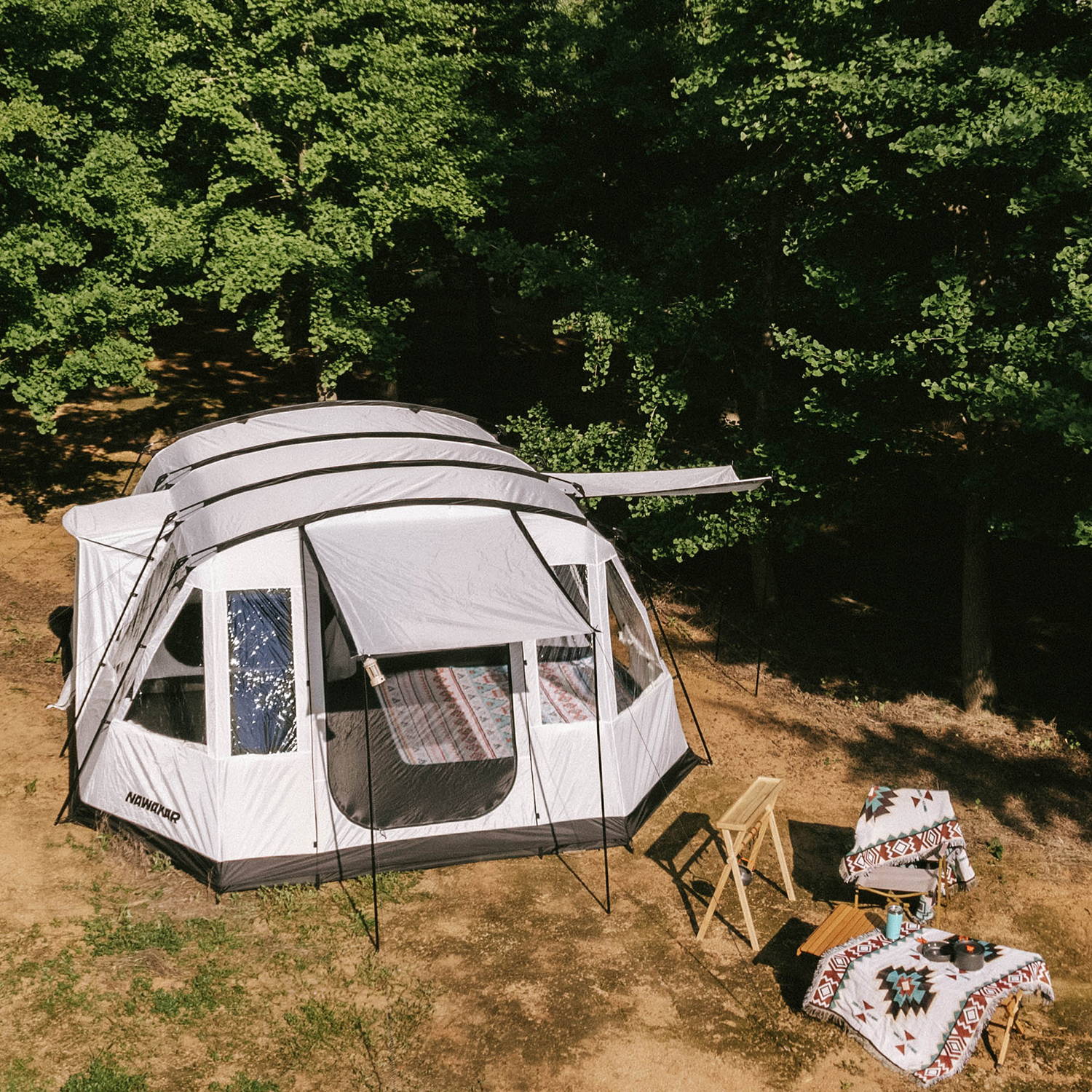 This large camping tent is suitable for many outdoor situations