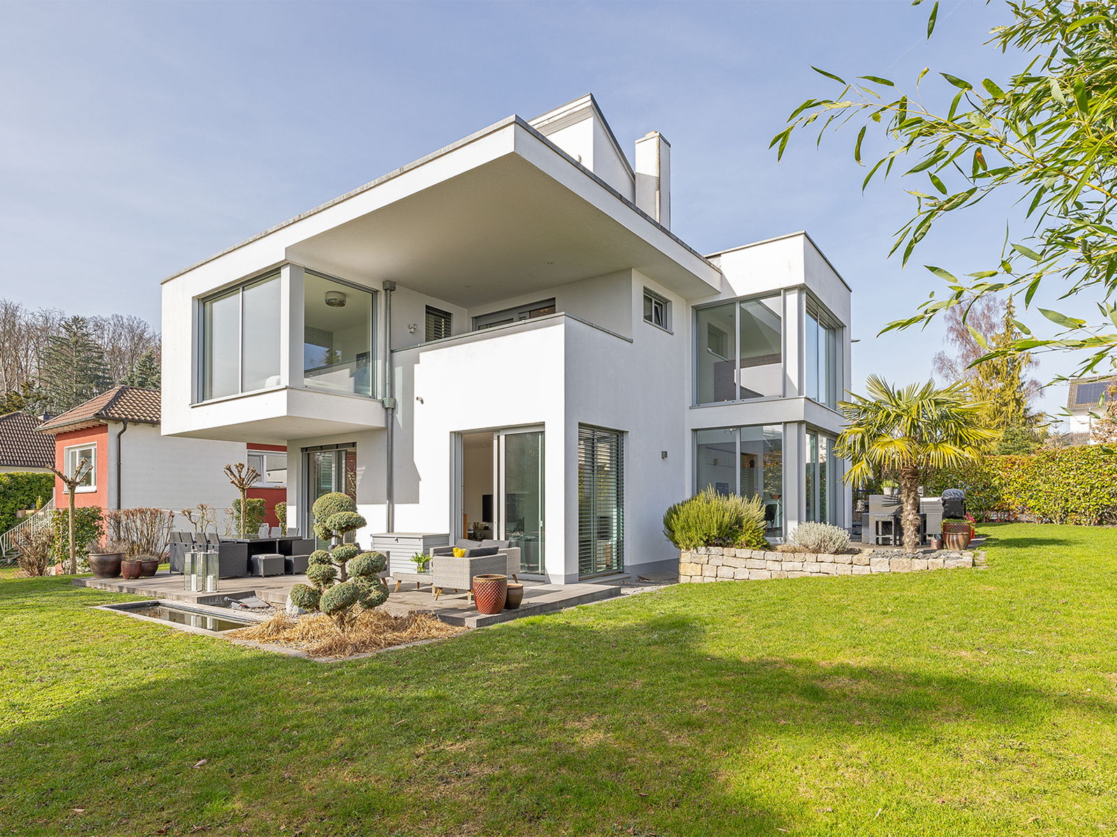Exclusive top-tier living – Bauhaus-style architect-designed villa in a prime location in Oberursel