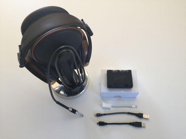 Chord Mojo DAC headphone amp + Upgraded Apple CCK + Sil...