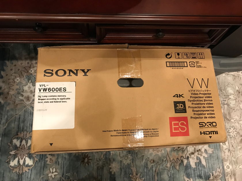 Sony VPL-VW600ES