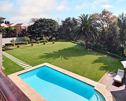  Zug
- Classy villa in Sandhurst near Johannesburg, South-Africa