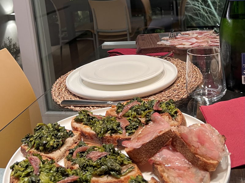 Cooking classes Bologna: Bolognese Crescenta, Bruschetta, and Prosecco