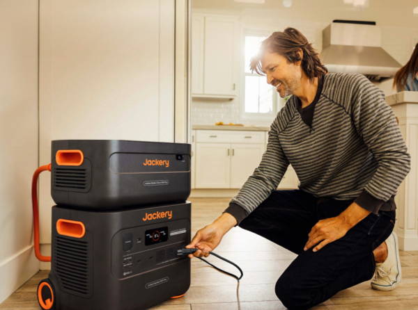 Solar Generator 2000 Pro