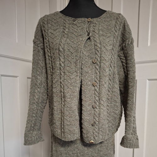 CARROL, a straight skirt in stocking st - in Shetland wool