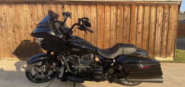 2025 HARLEY-DAVIDSON ROAD GLIDE motorcycle for rent near DALLAS, TX