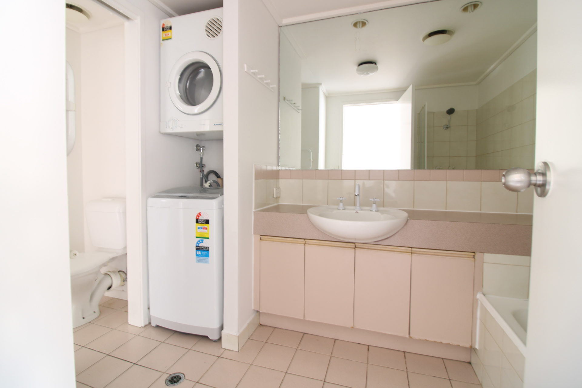 FOR LEASE Spacious & Recently Repainted 2-Bedroom in Stunning Garden Setting - Image 3