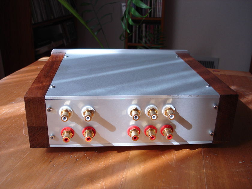 Khozmo passive preamplifier,  stereo stepped attenuator,  three inputs and two outputs