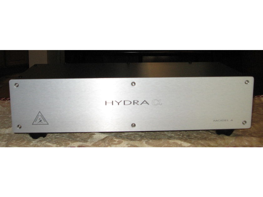 Shunyata Research Hydra Alpha Model-4 20 amp Power Conditioner