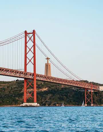 Sail under the grand 25 of April Bridge
