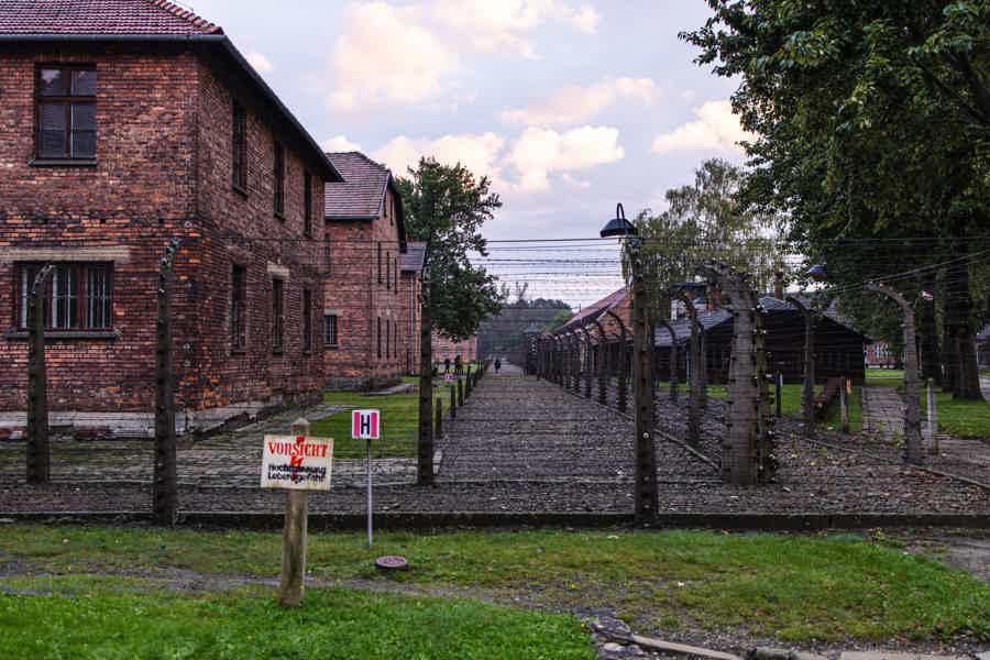 Auschwitz Birkenau and Wieliczka Salt Mine Guided Full Day Tour - photo 2