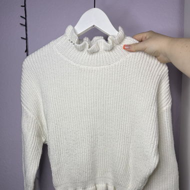 🐩 White Ruffled Sweater