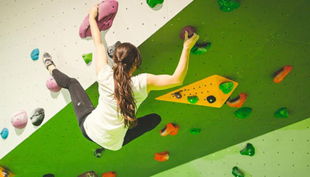 cliffhanger boulderlounge berlin kletterwand der überhang