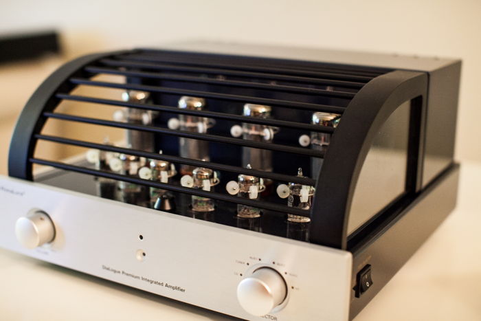 PrimaLuna DiaLogue Premium Integrated Amplifier w/ upgr...