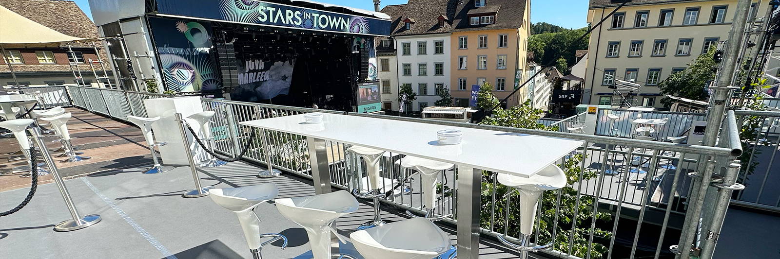 Stehtisch mieten für Event mit Barhocker