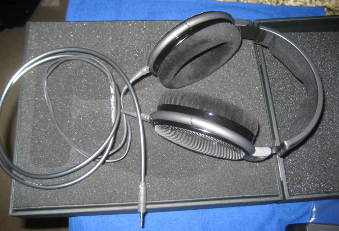 Sennheiser HD-650 Open Back Headphones + Moon Audio Sil...