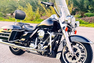 2022 HARLEY-DAVIDSON POLICE ROAD KING motorcycle for rent near Naranja, FL